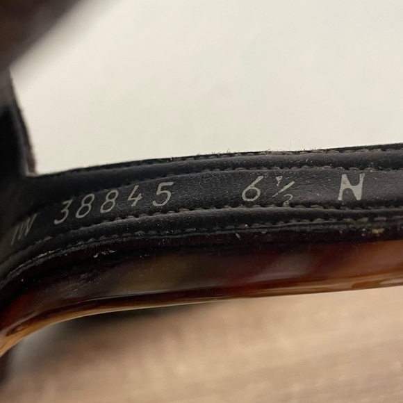 Stuart Weitzman Vintage Wedge Heel Sandals, Size 6.5N - Picture 5 of 6